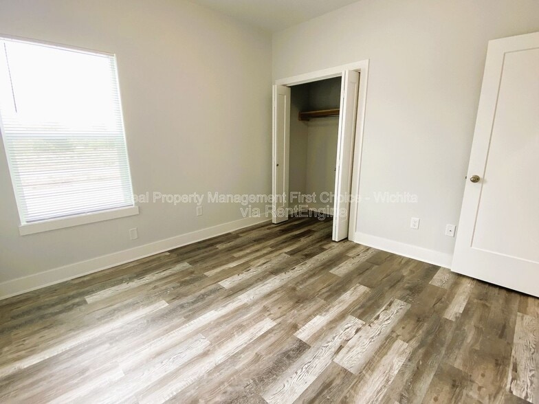 Building Photo - 5474 N Colburn Ct