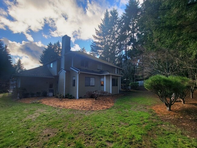 Building Photo - Stunning 4bd centrally located in desirable Ridgetop area