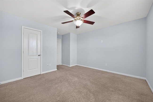 Building Photo - 5119 Harbor Palm Dr