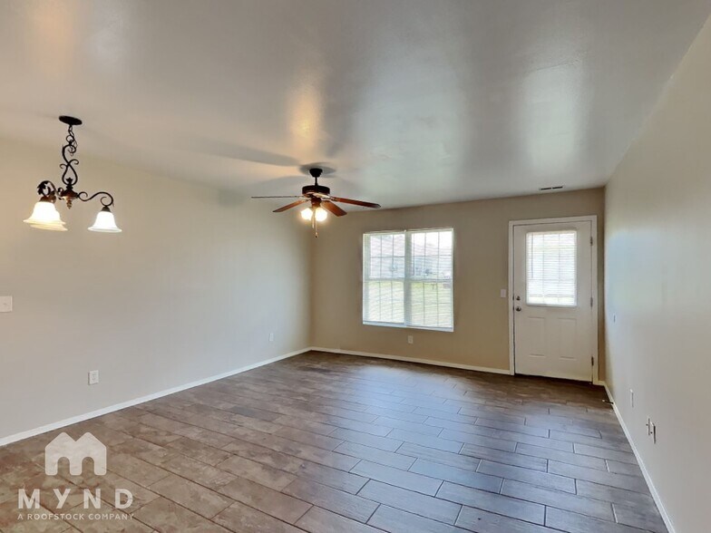 Building Photo - 2550 W Delmar