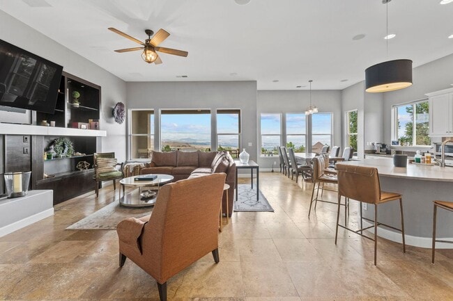 Building Photo - Beautiful Home in ArrowCreek!