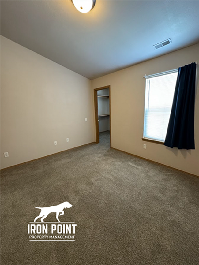 Building Photo - 35 S White Oak Ln