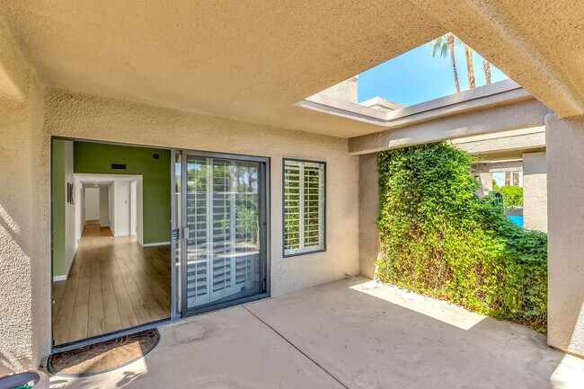 Building Photo - 48594 Oakwood Way