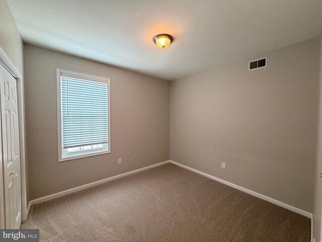 Building Photo - 134 Bridge St