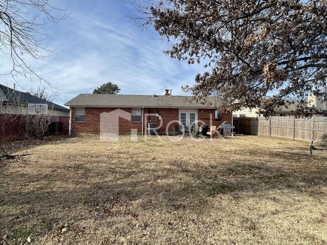 Building Photo - 3 bedroom/2 bathroom home in Moore Schools