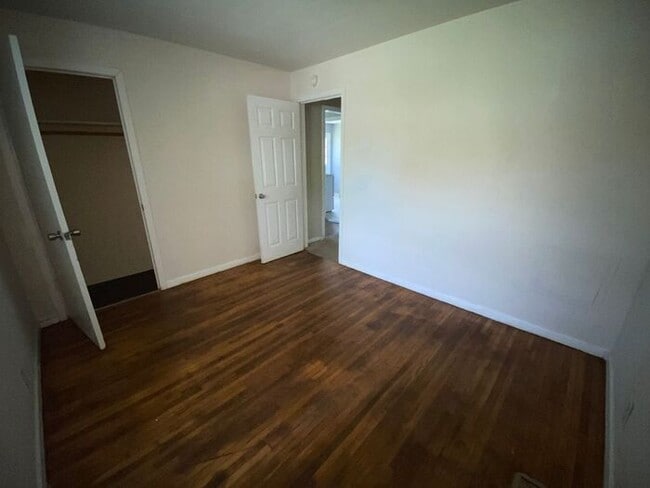 Building Photo - 2/1 Duplex in Greenwood Neighbors of East Nashville!  Pets ok! W/D Included!