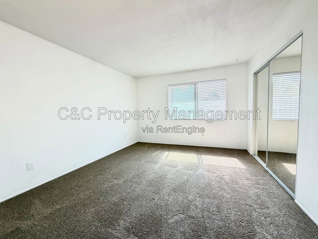 Building Photo - 7099 Russan Ln