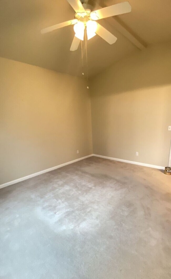 Building Photo - Cozy Home in a Gated Community!