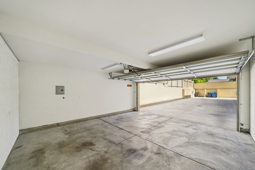 Building Photo - 1404 S Alta Vista Ave