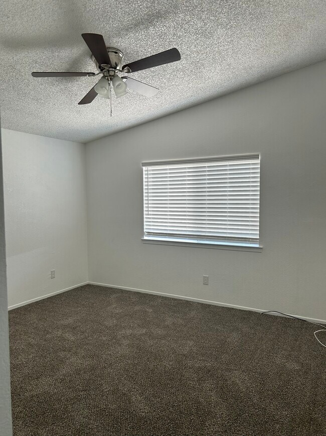 Master Bedroom - 45408 17th St E