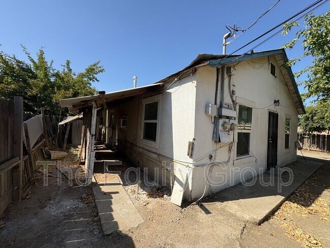 Building Photo - 1265 I St