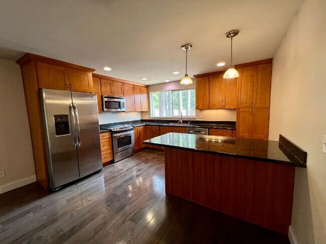 Building Photo - 7120 Sierra Dr SE