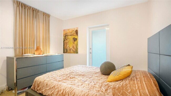 Building Photo - 1201 NE 85th St