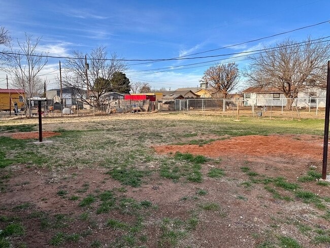 Building Photo - 3120 Chestnut Ave