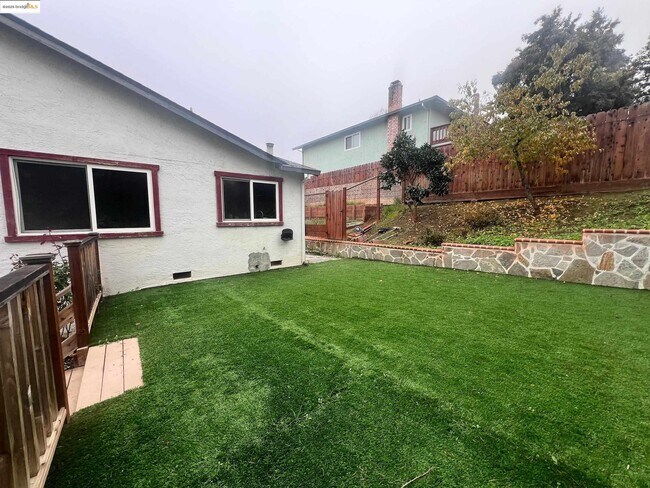 Building Photo - 2322 Peachtree Cir