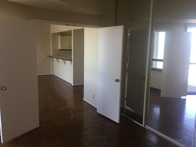 Building Photo - Enjoy sweeping views of the bay and Golden...