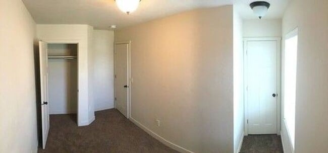 Building Photo - Beautiful 3 Story Vineyard Townhome