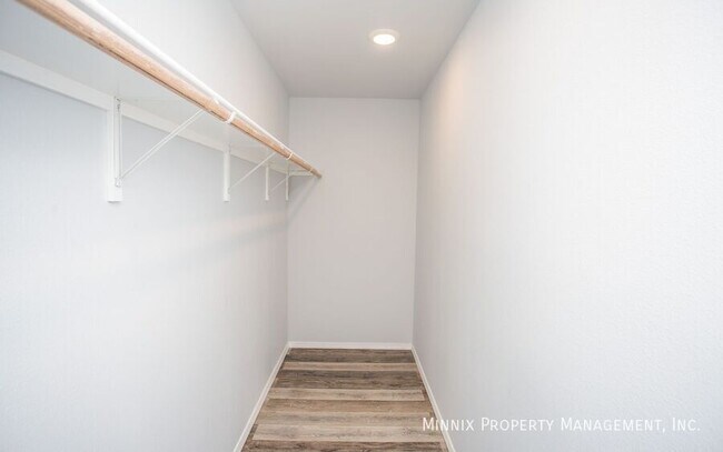 Building Photo - 1302 N Dover Ave