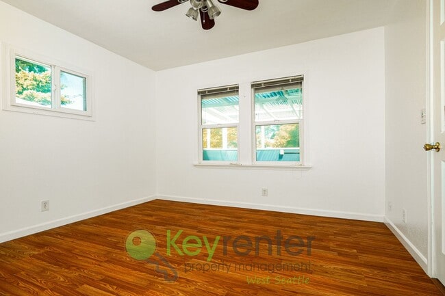Building Photo - Spacious 4-Bedroom Seattle Home with Bonus...