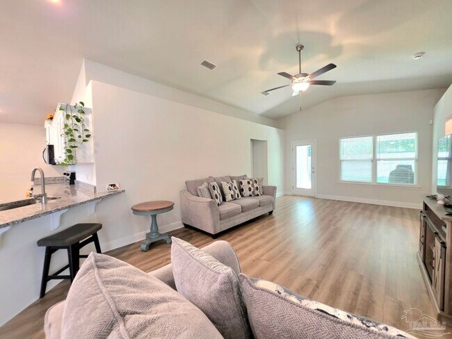 Building Photo - 1813 Leigh Lp