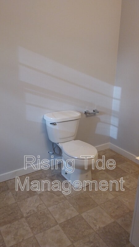 Building Photo - 18 Sunset Ln