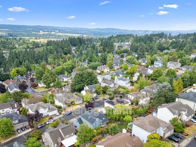 Building Photo - 15926 SW Hampshire Terrace