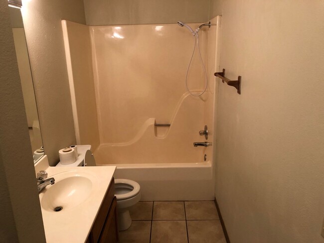 Building Photo - 2 bedoom duplex close to the bypass