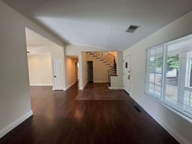 Building Photo - 2860 Buena Vista Ave