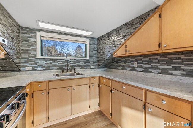 Building Photo - 85 Hicock Dr