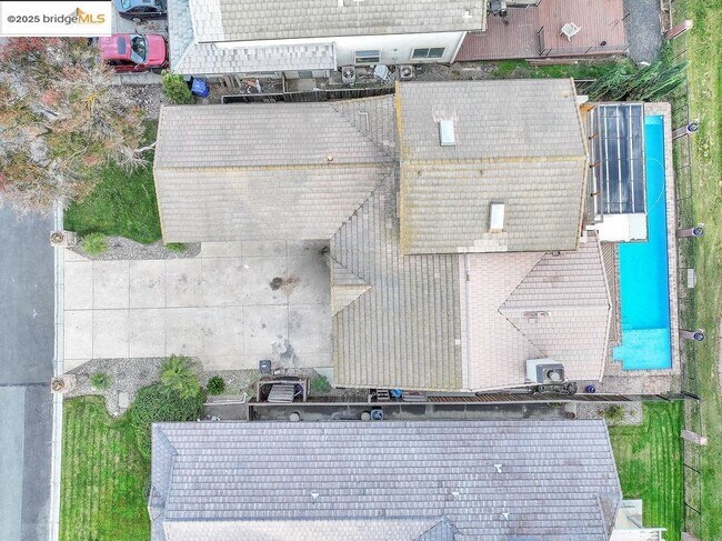 Building Photo - 5580 Edgeview Dr