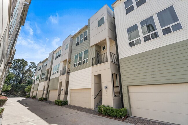 Primary Photo - 1013 W 17th St