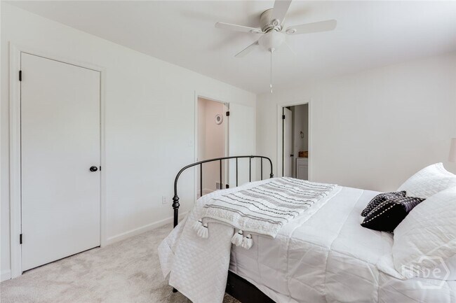 Building Photo - 315 Davis St