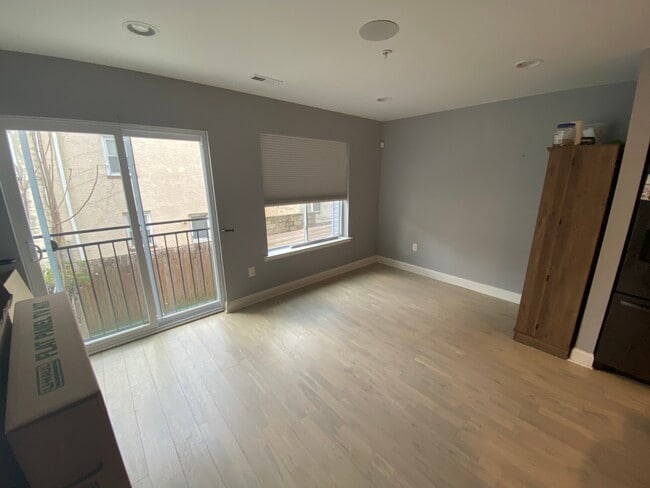 Building Photo - 1526 W Stiles St