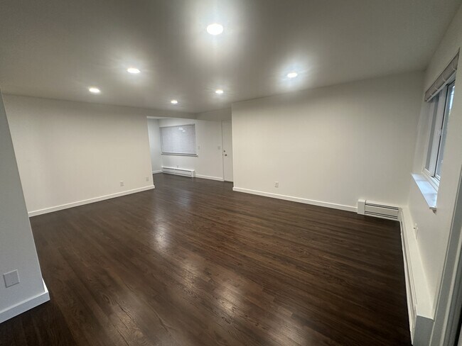 Building Photo - Sunset Plaza