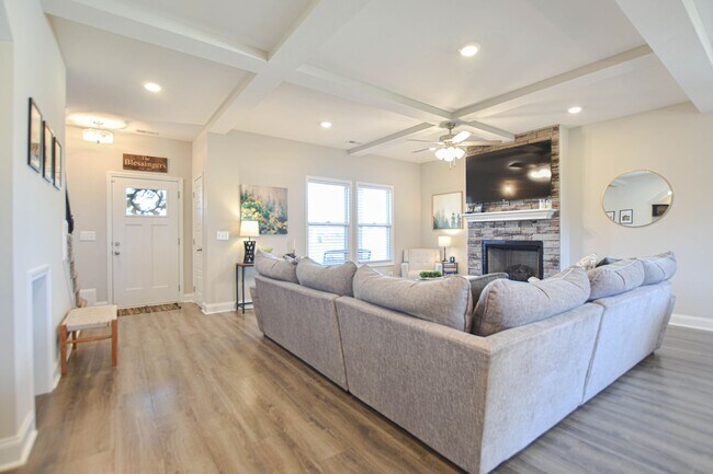 Building Photo - Pet Friendly Four Bedroom!