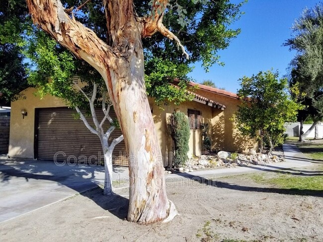 Building Photo - 567 N Hermosa Dr