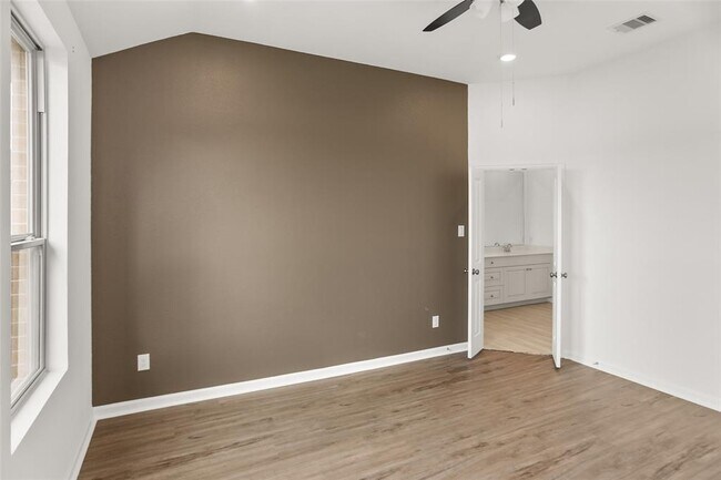 Building Photo - 28806 Bobcat Run Dr