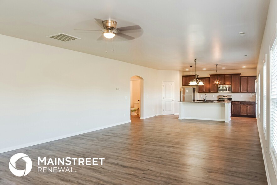 Building Photo - 213 Iron Cir