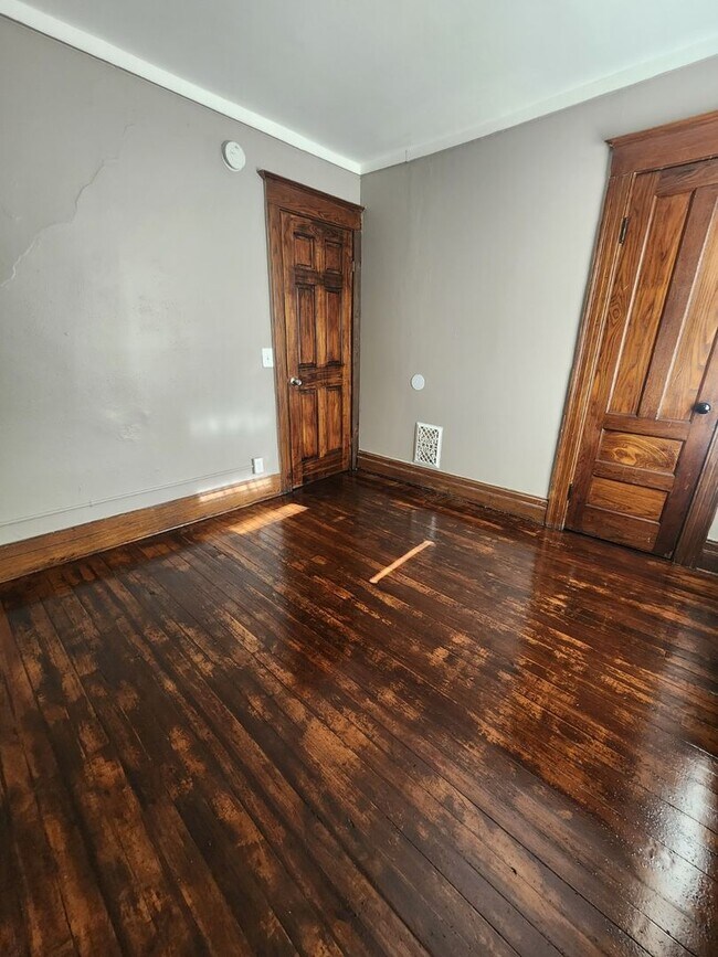 Building Photo - Four Bedroom, Two Bathroom Single Family Home!