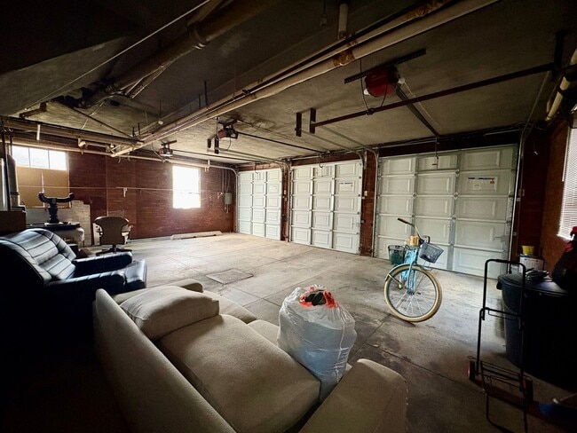 Building Photo - 2 Bedroom 1 Bathroom in Lebanon with Large...