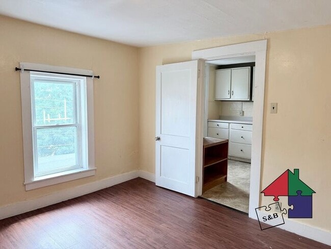 Building Photo - Barre City 2 Bedroom - Heat Included!