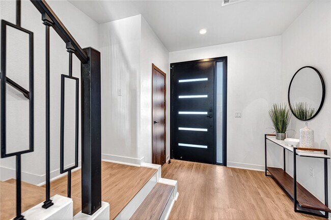 Building Photo - 1100 Emilia Ave