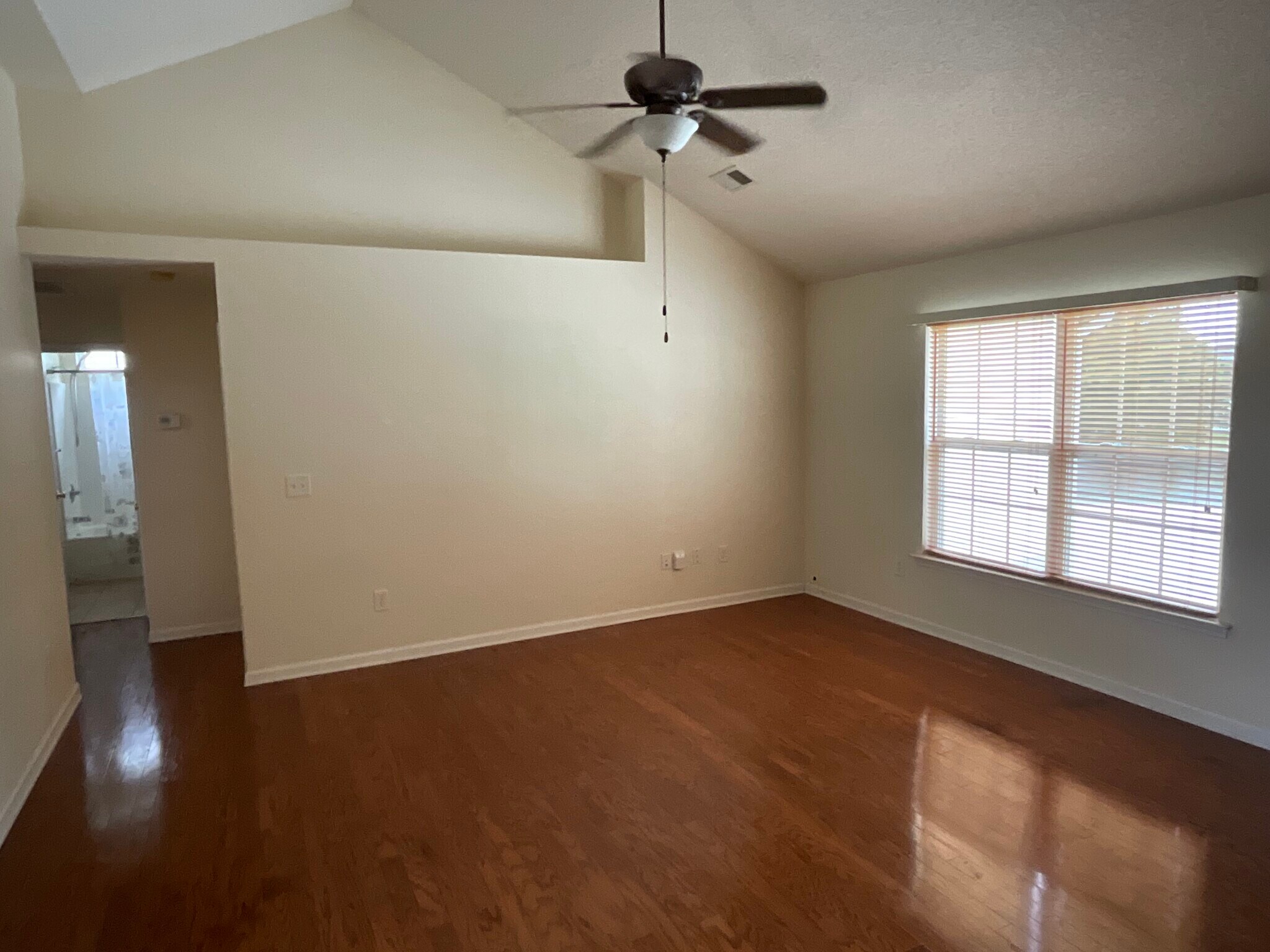 Living room - 405 Harbour Reef Dr