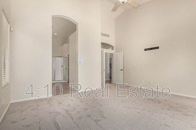 Building Photo - 463 W Canary Way