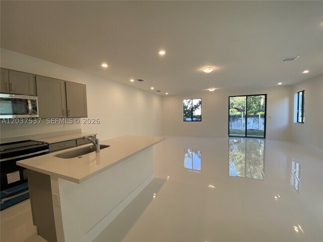 Building Photo - 2402 SW 145th Pl