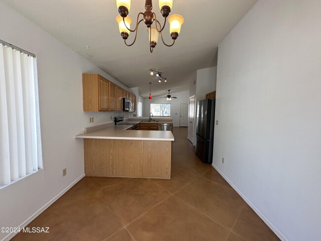 Building Photo - 8673 S Desert Dove Dr