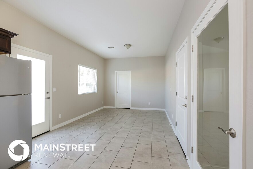 Building Photo - 2000 N 36th St