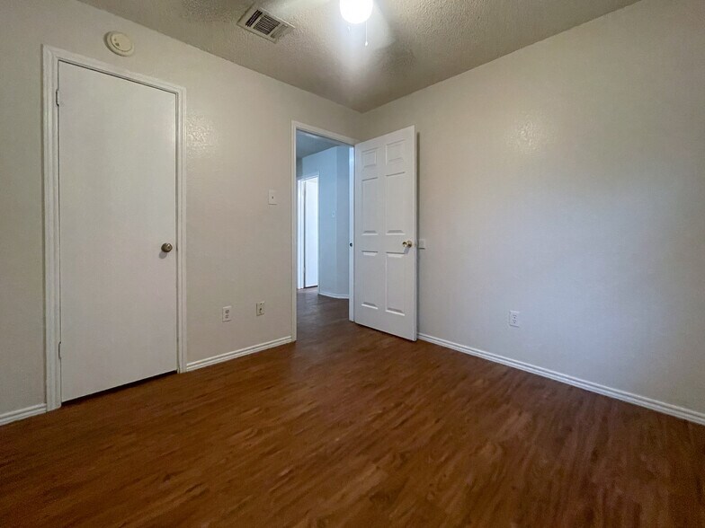 Building Photo - 1904 Ramada Dr