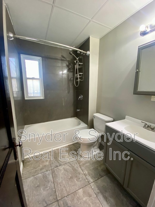 Building Photo - 418 Crestwood Ave