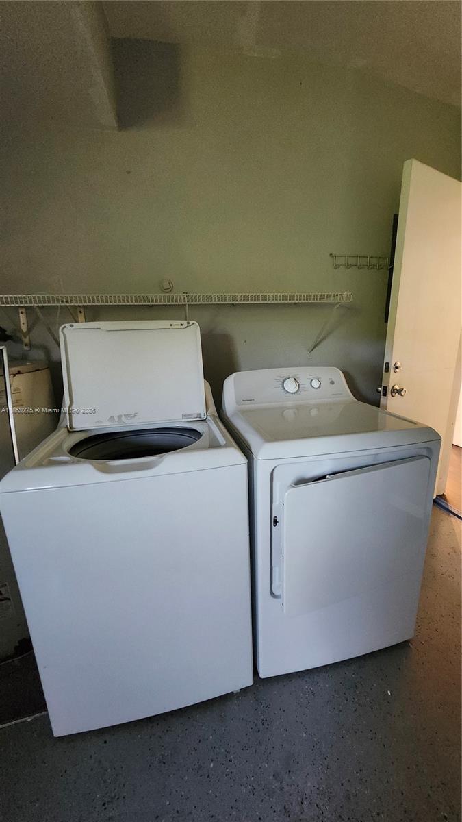 Building Photo - 3 Forest Hills Ln